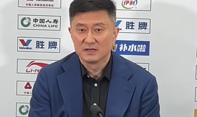 广东被淘汰采访！杜锋亲承没遗憾点11冠，再提年轻球员，奎因不甘